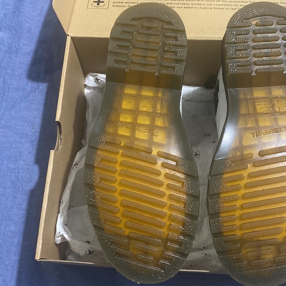 White Dr Martens Chelsea Boot size 8 - Picture 13 of 14